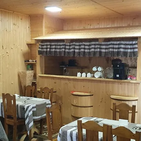 Cube Πανσιόν
