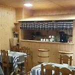 Cube Πανσιόν